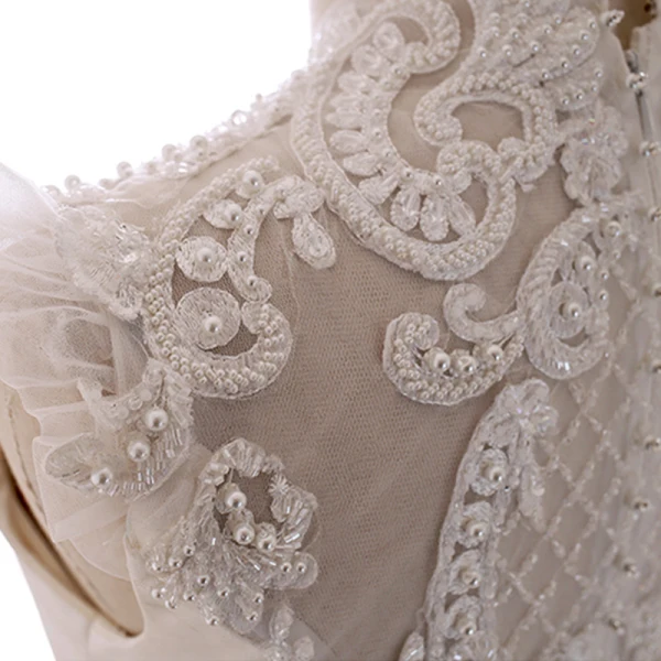 Vintage / Retro Ivory Wedding Dresses 2018 Ball Gown High Neck Sleeveless Appliques Pierced Lace Beading Pearl Cathedral Train Ruffle