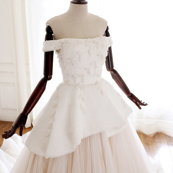 Luxe Champagne Robe De Mariée 2018 Robe Boule De l'épaule Manches Courtes Dos Nu Perle Perlage Paillettes Cathedral Train Volants