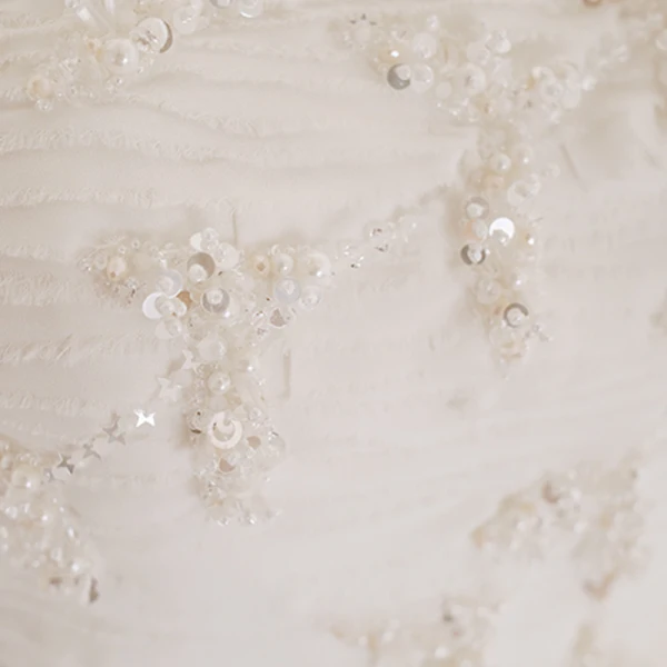 Luxe Champagne Robe De Mariée 2018 Robe Boule De l'épaule Manches Courtes Dos Nu Perle Perlage Paillettes Cathedral Train Volants