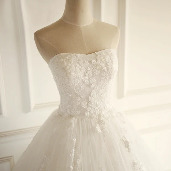 Schöne Ivory / Creme Brautkleider / Hochzeitskleider 2018 Ballkleid Bandeau Ärmellos Rückenfreies Applikationen Spitze Kristall Perlenstickerei Kathedrale Schleppe Rüschen