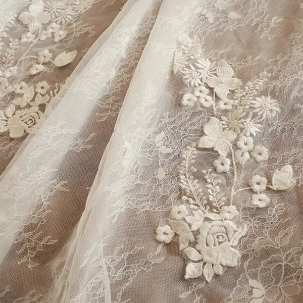 Schöne Ivory / Creme Brautkleider / Hochzeitskleider 2018 Ballkleid Bandeau Ärmellos Rückenfreies Applikationen Spitze Kristall Perlenstickerei Kathedrale Schleppe Rüschen