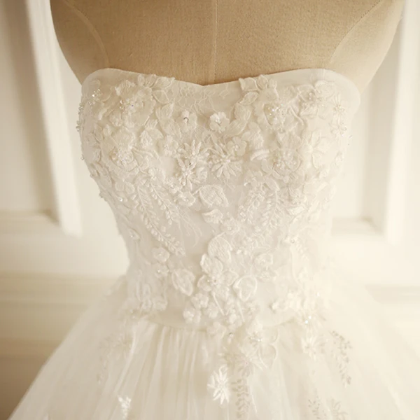 Schöne Ivory / Creme Brautkleider / Hochzeitskleider 2018 Ballkleid Bandeau Ärmellos Rückenfreies Applikationen Spitze Kristall Perlenstickerei Kathedrale Schleppe Rüschen