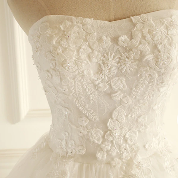 Schöne Ivory / Creme Brautkleider / Hochzeitskleider 2018 Ballkleid Bandeau Ärmellos Rückenfreies Applikationen Spitze Kristall Perlenstickerei Kathedrale Schleppe Rüschen