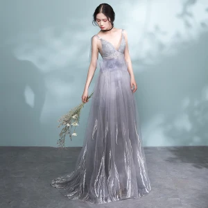 Sexy Gris Robe De Soirée 2017 Princesse V Cou Épaules Sans Manches Appliques En Dentelle Noeud Ceinture Train De Balayage Dos Nu Robe De Ceremonie