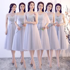Abordable Gris Transparentes Robe Demoiselle D Honneur 2018 Princesse Appliques En Dentelle Noeud Ceinture Thé Longueur Volants Dos Nu Robe Pour Mariage