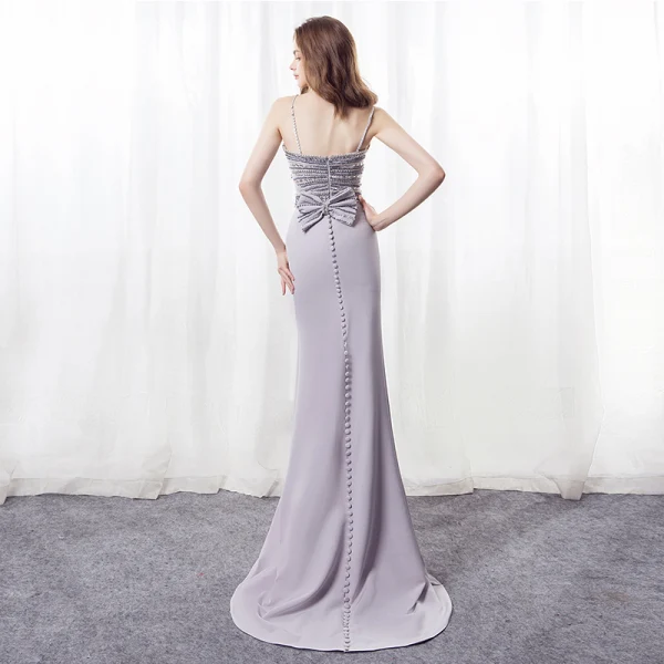Sexy Gris Robe De Soirée 2018 Trompette / Sirène Bretelles Spaghetti Sans Manches Faux Diamant Perlage Cristal Noeud Ceinture Train De Balayage Dos Nu Robe De Ceremonie