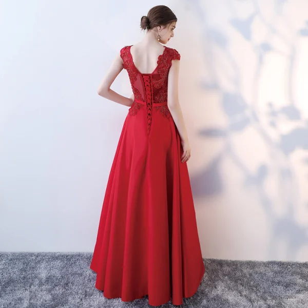 Chic / Belle Rouge Robe De Soirée 2017 Princesse Encolure Dégagée Sans Manches Appliques En Dentelle Perlage Noeud Ceinture Longue Dos Nu Robe De Ceremonie