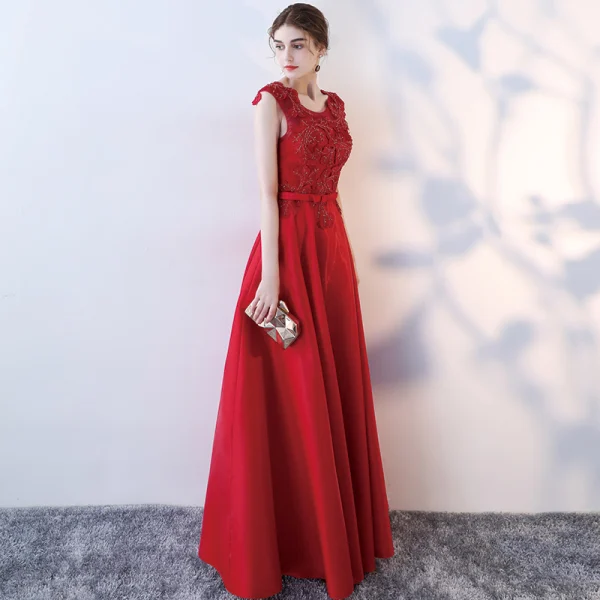 Chic / Belle Rouge Robe De Soirée 2017 Princesse Encolure Dégagée Sans Manches Appliques En Dentelle Perlage Noeud Ceinture Longue Dos Nu Robe De Ceremonie