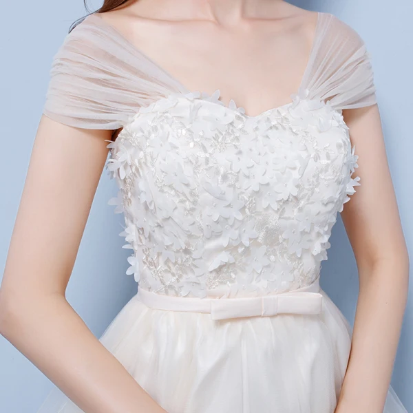 Hög Låg Champagne Tärnklänningar 2018 Prinsessa Appliqués Blomma Rosett Skärp Asymmetrisk Ruffle Halterneck Klänning Till Bröllop