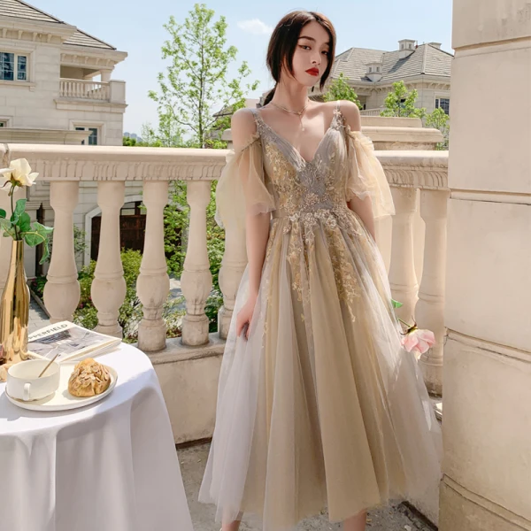 Chic / Beautiful Champagne Bridesmaid Dresses 2021 A-Line / Princess V-Neck Beading Pearl Sequins Lace Flower Short Sleeve Backless Floor-Length / Long Bridesmaid Wedding Party Dresses