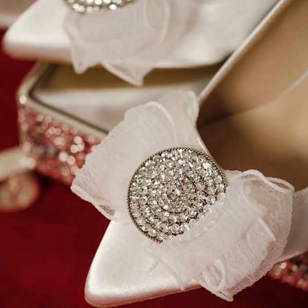 Schöne Weiß Strass Schleife Brautschuhe 2020 7 cm Stilettos Spitzschuh Hochzeit Pumps
