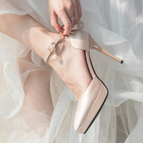 Schöne Champagner Brautschuhe 2020 Knöchelriemen 11 cm Stilettos Spitzschuh Hochzeit Sandaletten