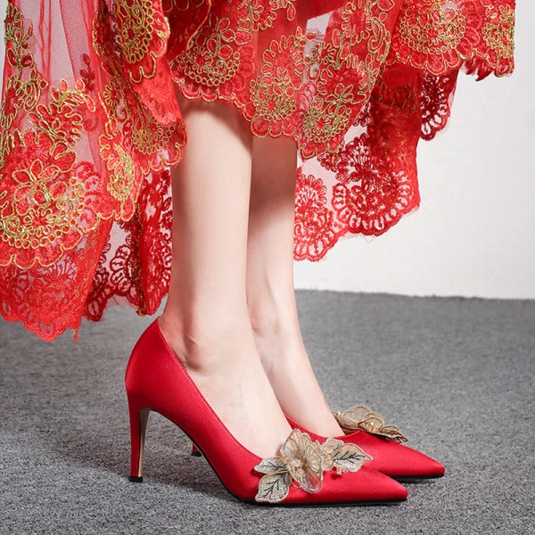 Chinese style Satin Red Wedding Shoes 2020 Gold Appliques 8 cm Stiletto Heels Pointed Toe Wedding Pumps