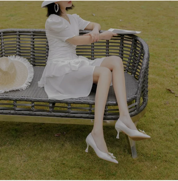 Elegant Ivory Pearl Wedding Shoes 2021 Leather Metal Flower 6 cm Stiletto Heels High Heels Pointed Toe Wedding Pumps