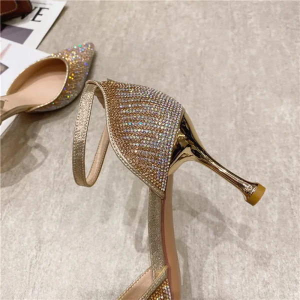 Charmant Gold Abend Strass Sandalen Damen 2021 Knöchelriemen 7 cm Stilettos Spitzschuh Hochhackige