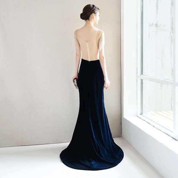 Élégant Bleu Marine Robe De Soirée 2019 Trompette / Sirène Perlage Gland Faux Diamant V-Cou Dos Nu Sans Manches Train De Balayage Robe De Ceremonie