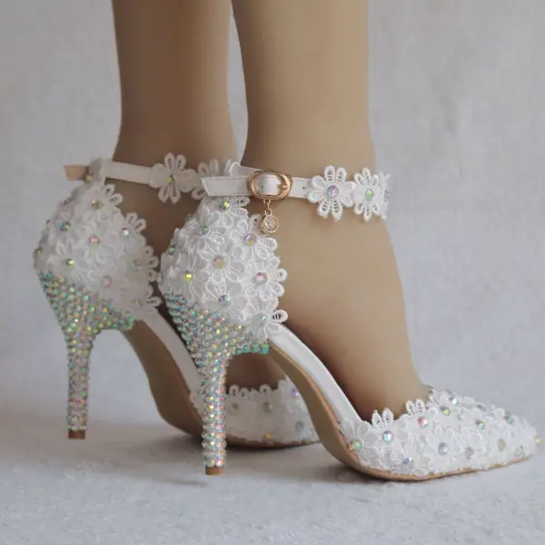 Charmant Weiß Brautschuhe 2018 Spitze Knöchelriemen Strass 9 cm Stilettos Spitzschuh Hochzeit Hochhackige