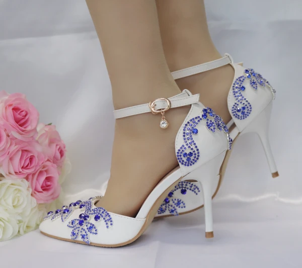 Schöne Weiß Brautschuhe 2018 Strass Knöchelriemen 9 cm Stilettos Spitzschuh Hochzeit Hochhackige