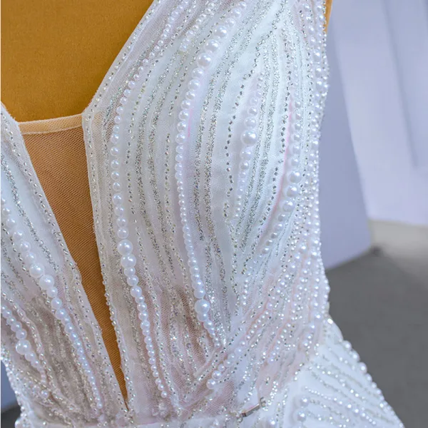Haut de Gamme Blanche Perlage Perle Paillettes Robe De Mariée 2021 Trompette / Sirène V-Cou Sans Manches Dos Nu Chapel Train Mariage