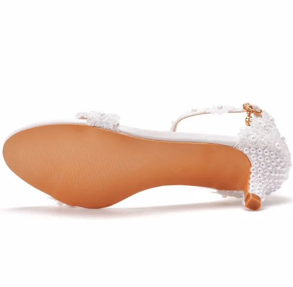 Charmant Weiß Brautschuhe 2021 Perle Spitze Blumen Knöchelriemen 5 cm Stilettos Peeptoes Hochzeit Hochhackige