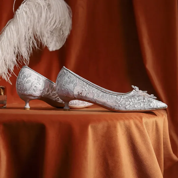 Elegant White Lace Flower Wedding Shoes 2021 3 cm Stiletto Heels Low Heel Pointed Toe Wedding Pumps