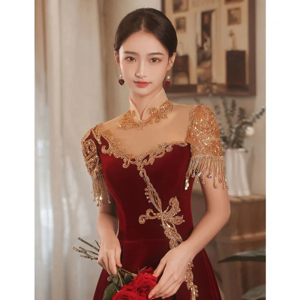 Chic / Beautiful Burgundy Suede Velour Evening Dresses 2022 A-Line / Princess High Neck Beading Pearl Rhinestone Short Sleeve Floor-Length / Long Evening Party Formal Dresses