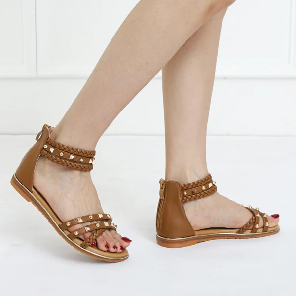 Romain Beige Plage Plate Sandales Femme 2021 Rivet Bride Cheville Peep Toes / Bout Ouvert Sandales