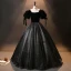 Vintage Schwarz Samt Glanz Prinzessin Ballkleider 2024 Eckiger Ausschnitt Quinceañera Frühling Kurze Ärmel Festliche Kleider