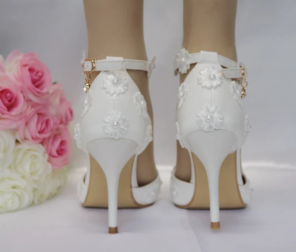 Chic / Belle Blanche Chaussure De Mariée 2018 En Dentelle Fleur Perle Bride Cheville 7 cm Talons Aiguilles À Bout Pointu Mariage Talons Hauts