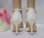 Chic / Belle Blanche Chaussure De Mariée 2018 En Dentelle Fleur Perle Bride Cheville 7 cm Talons Aiguilles À Bout Pointu Mariage Talons Hauts