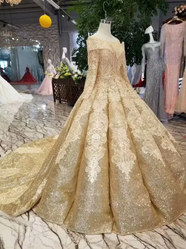 Luxe Doré Robe De Mariée 2019 Robe Boule Glitter Tulle Encolure Dégagée Perlage Cristal Gland En Dentelle Fleur Manches Longues Dos Nu Royal Train