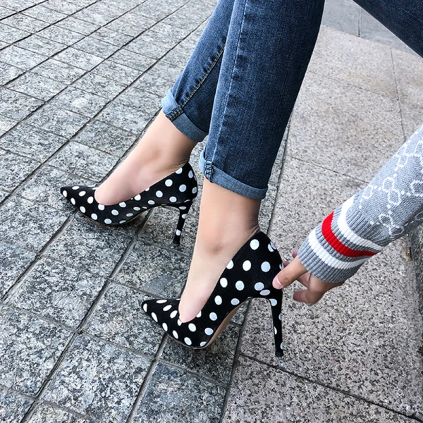 Snygga / Fina Svarta Casual Pumps 2019 Läder Prickig 10 cm Stilettklackar Spetsiga Pumps