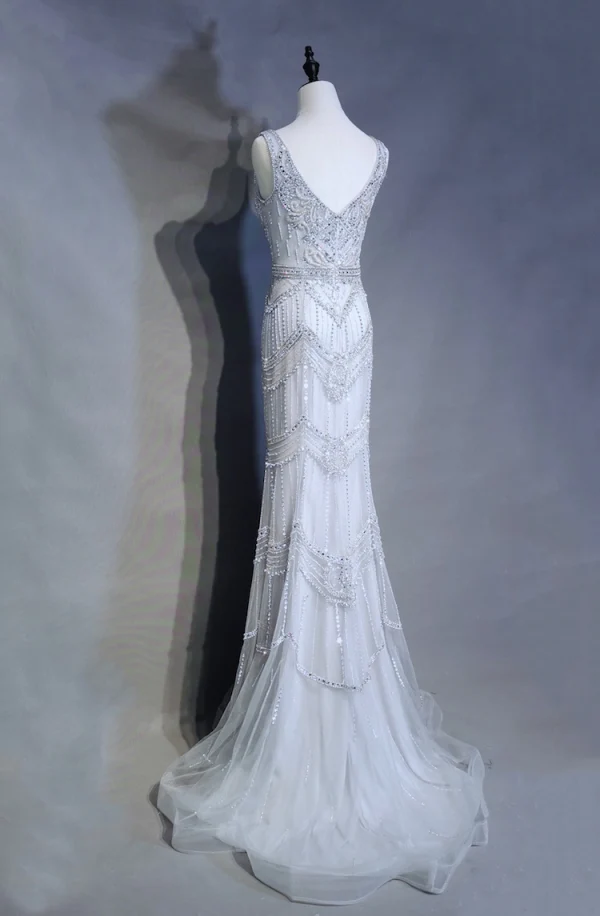 High End Silber Abendkleider 2019 Meerjungfrau V-Ausschnitt Handgefertigt Perlenstickerei Kristall Perle Strass Ärmellos Rückenfreies Sweep / Pinsel Zug Festliche Kleider