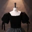 Vintage Schwarz Samt Glanz Prinzessin Ballkleider 2024 Eckiger Ausschnitt Quinceañera Frühling Kurze Ärmel Festliche Kleider