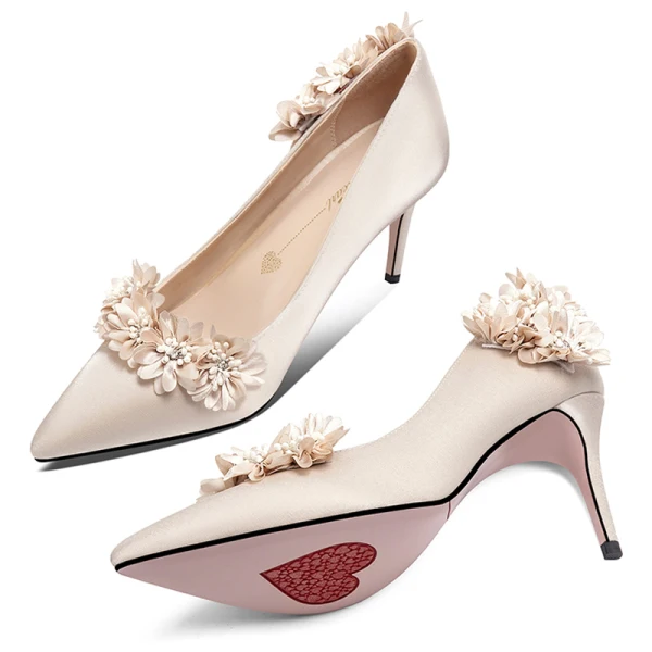 Fashion Champagne Wedding Shoes 2020 Satin 3D Lace Appliques Rhinestone 7 cm Stiletto Heels Pointed Toe Wedding Pumps