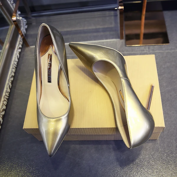 Schöne Beige Freizeit Pumps 2020 Lackleder 8 cm Stilettos Spitzschuh Pumps