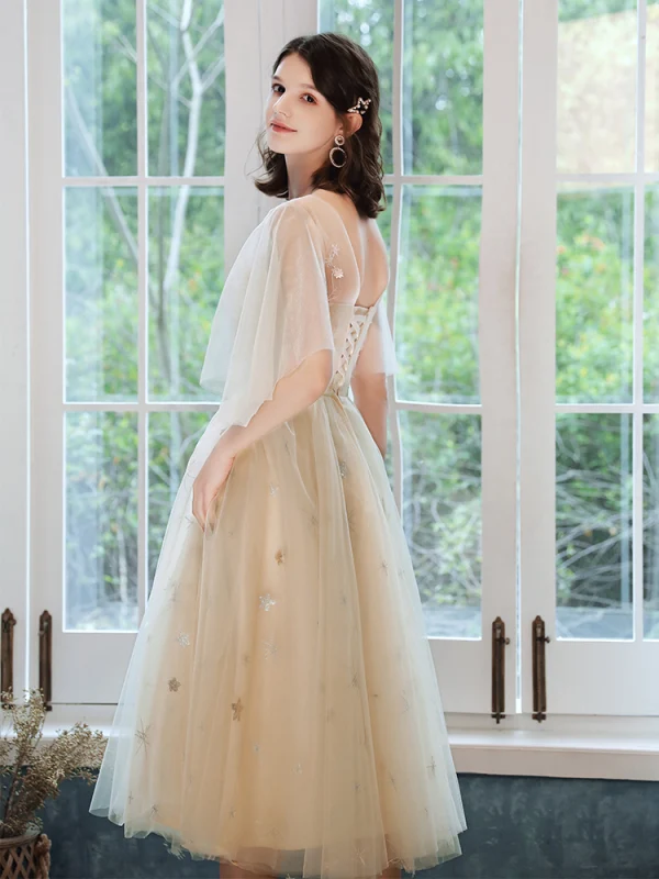 Chic / Beautiful Champagne Bridesmaid Dresses 2021 A-Line / Princess Scoop Neck Lace Flower Appliques Rhinestone Short Sleeve Backless Tea-length Wedding Party Dresses
