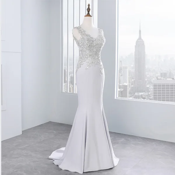 Chic / Belle Gris Fait main Perlage Robe De Soirée 2018 Trompette / Sirène Dentelle Fleur Paillettes V-Cou Dos Nu Sans Manches Train De Balayage Robe De Ceremonie