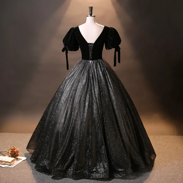 Vintage Schwarz Samt Glanz Prinzessin Ballkleider 2024 Eckiger Ausschnitt Quinceañera Frühling Kurze Ärmel Festliche Kleider