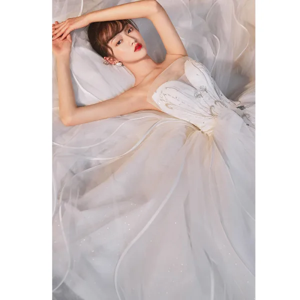Charmant Blanche Robe De Mariée 2020 Robe Boule Bustier Paillettes Sans Manches Dos Nu Royal Train