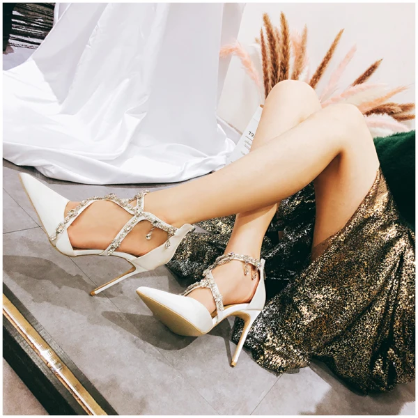 Charmant Witte Bruidsschoenen 2020 Leer Rhinestone X-Strap 10 cm Naaldhakken / Stiletto Spitse Neus Huwelijk Sandalen