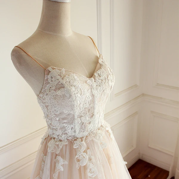 Elegant Champagne Wedding Dresses 2018 A-Line / Princess Beading Lace Appliques Spaghetti Straps Backless Sleeveless Chapel Train Wedding