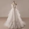 Schöne Weiß Brautkleider 2017 A Linie Bandeau Tülle Perlenstickerei Applikationen Rückenfreies Hochzeit
