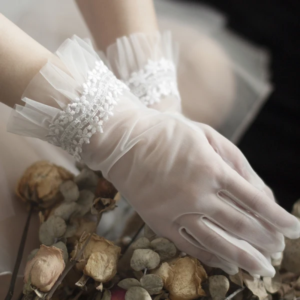 Classic Elegant White 2020 Bridal Gloves Lace-up Tulle Appliques Wedding Accessories