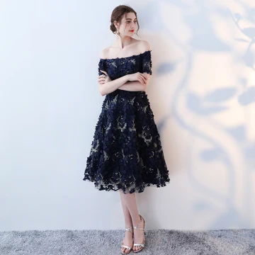Mooie Prachtige Koninklijk Blauw Afstuderen Jurken 2017 Strapless Kanten Appliques Ruglooze Strappy Thuiskomst A Lijn Feestjurken