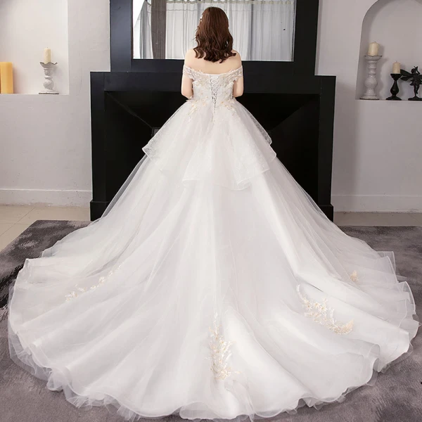 Romantique Blanche Robe Boule Grande Taille Robe De Mariée 2019 En Dentelle Tulle Dos Nu Perlage Bustier Chapel Train Mariage