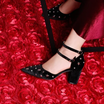 Moderne Mode Noire 7 Cm Talons Hauts 2019 À Bout Pointu Été Cocktail Soirée Cuir Perlage Rivet Lanières Chaussures Femmes