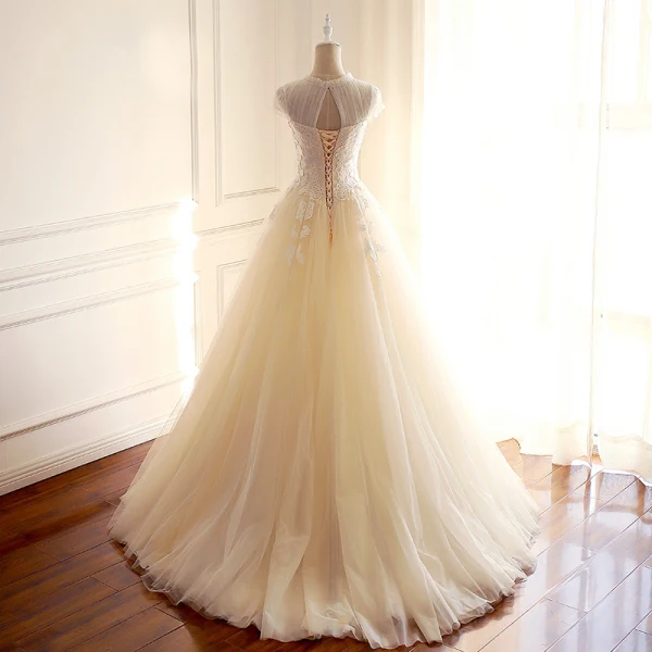 Vintage Champagner Durchsichtige Brautkleider / Hochzeitskleider 2018 A Linie Perlenstickerei Rundhalsausschnitt Ärmel Rückenfreies Applikationen Spitze Sweep / Pinsel Zug Rüschen