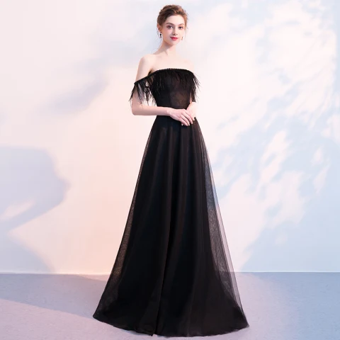 Eleganta Svarta Aftonklänningar 2018 Prinsessa Av Axeln Korta ärm Beading Fjäder Svep Tåg Halterneck Formella Klänningar
