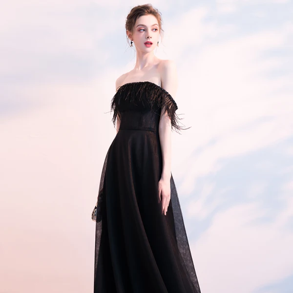 Elegante Schwarz Abendkleider 2018 A Linie Off Shoulder Kurze Ärmel Perlenstickerei Feder Sweep / Pinsel Zug Rückenfreies Festliche Kleider